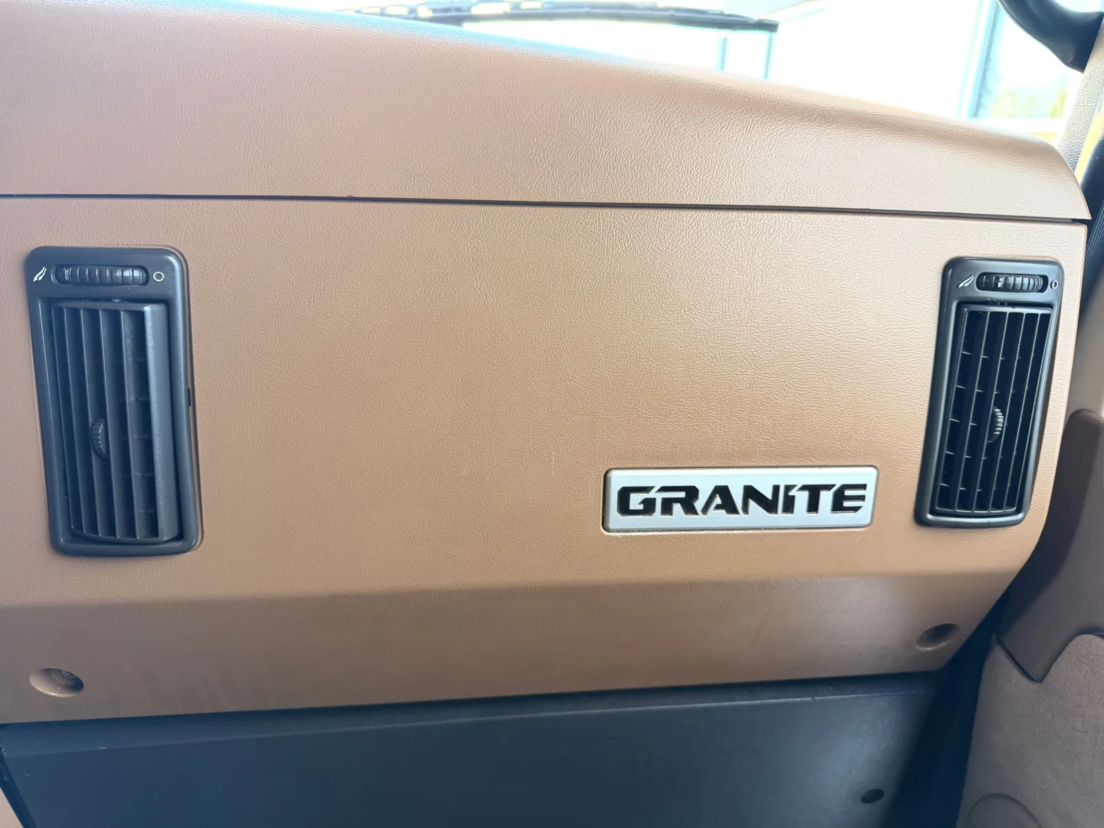 2011 Mack - image 20