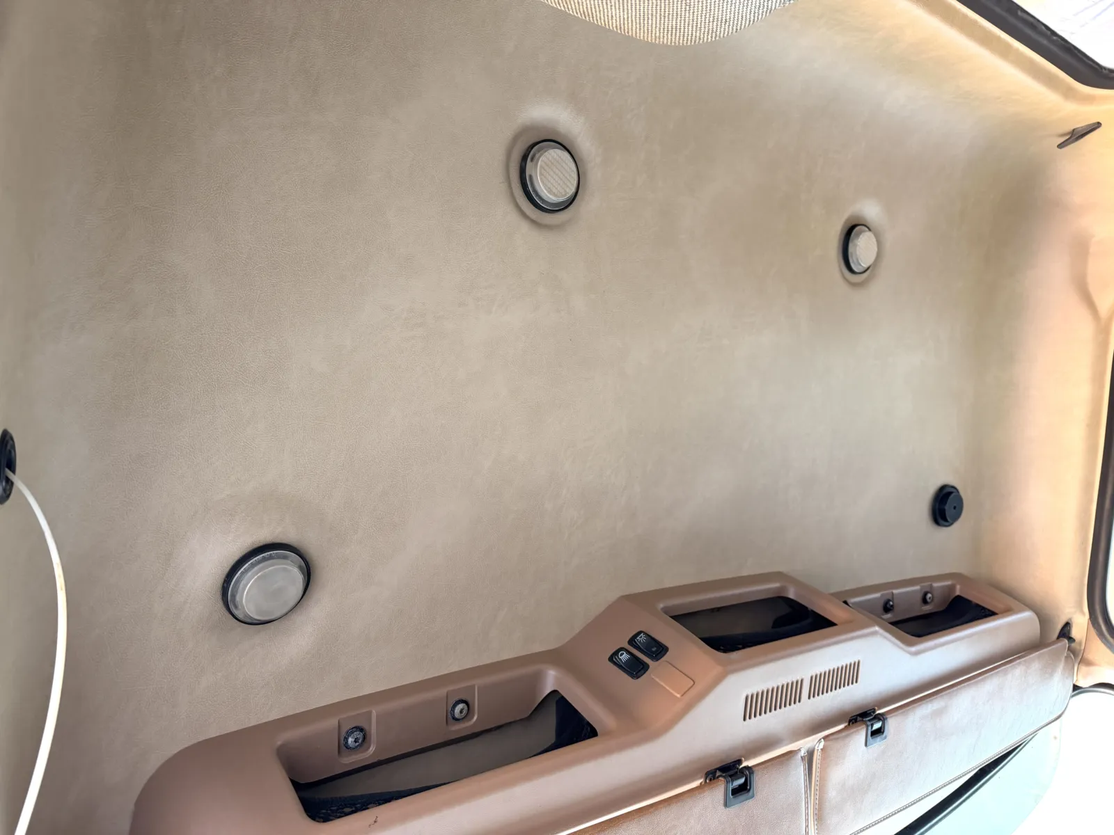 2011 Mack - image 22