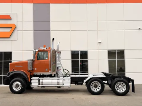 More photos of 2017 WESTERN STAR 4900 at Forge Truck Centers - South Carolina, SC