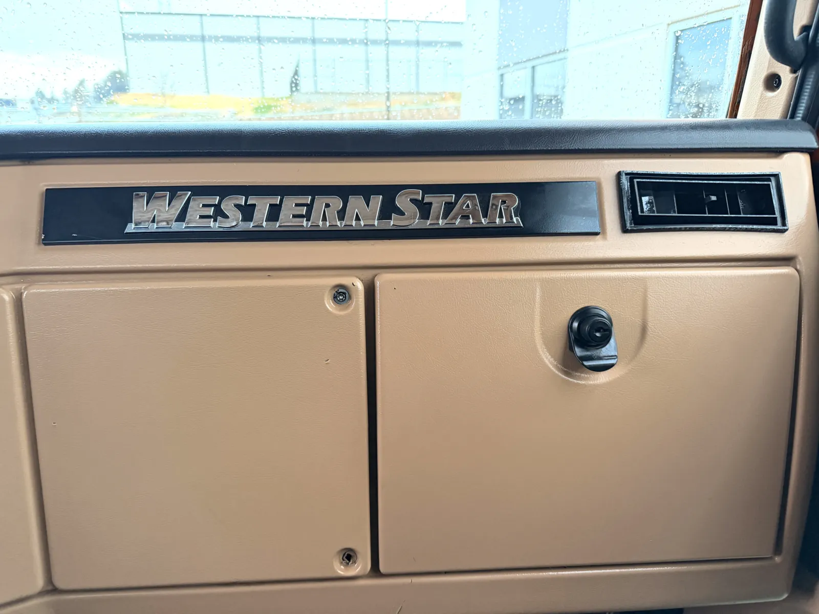 2017 Western Star 4900 - image 18
