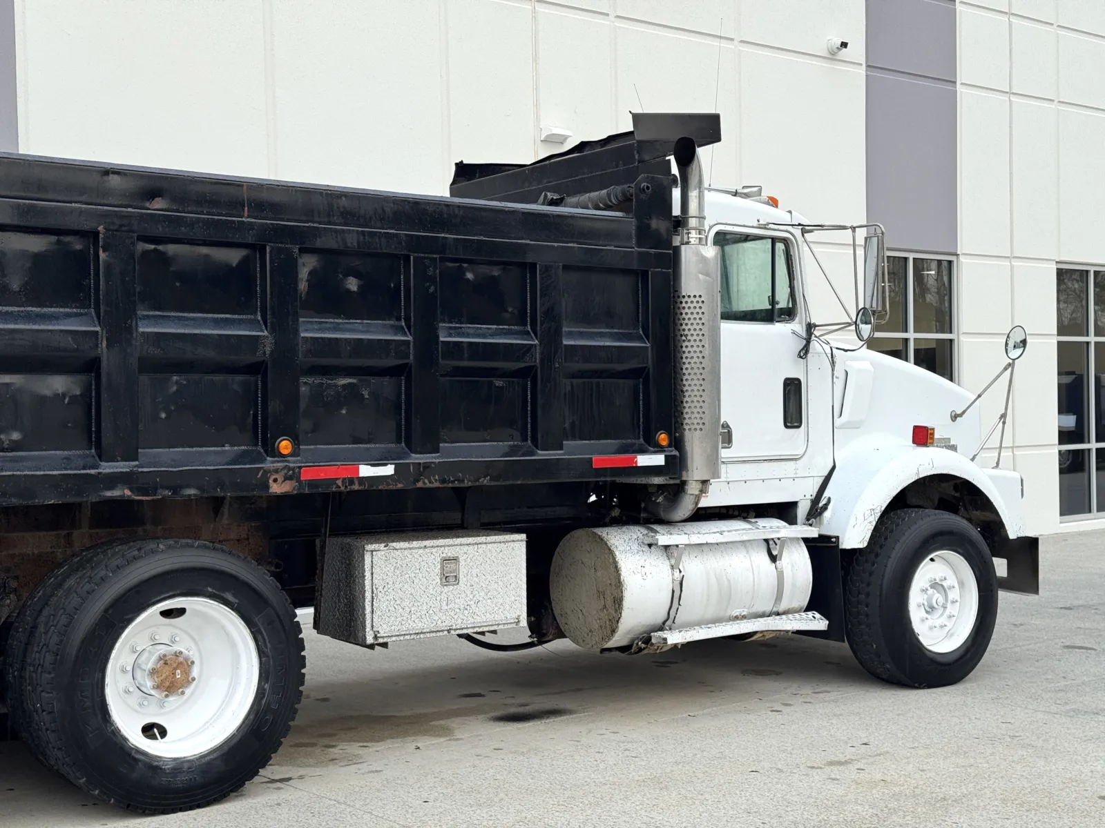 1995 Kenworth T800 - image 8