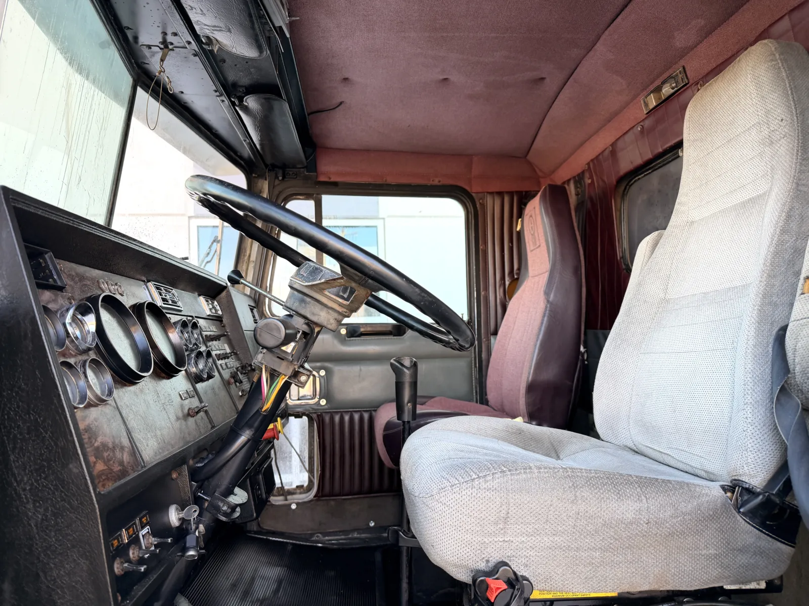 1995 Kenworth T800 - image 15
