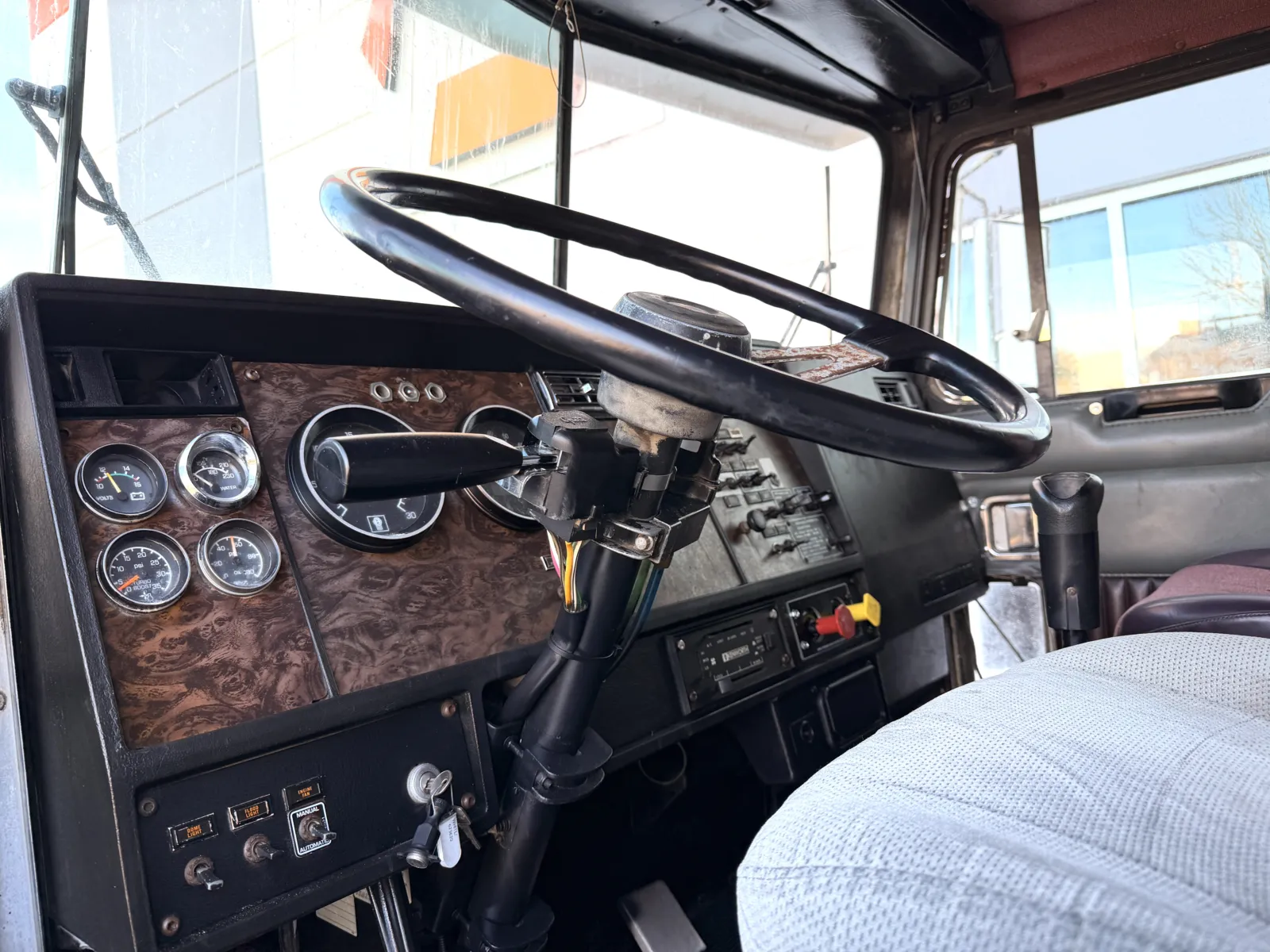 1995 Kenworth T800 - image 16