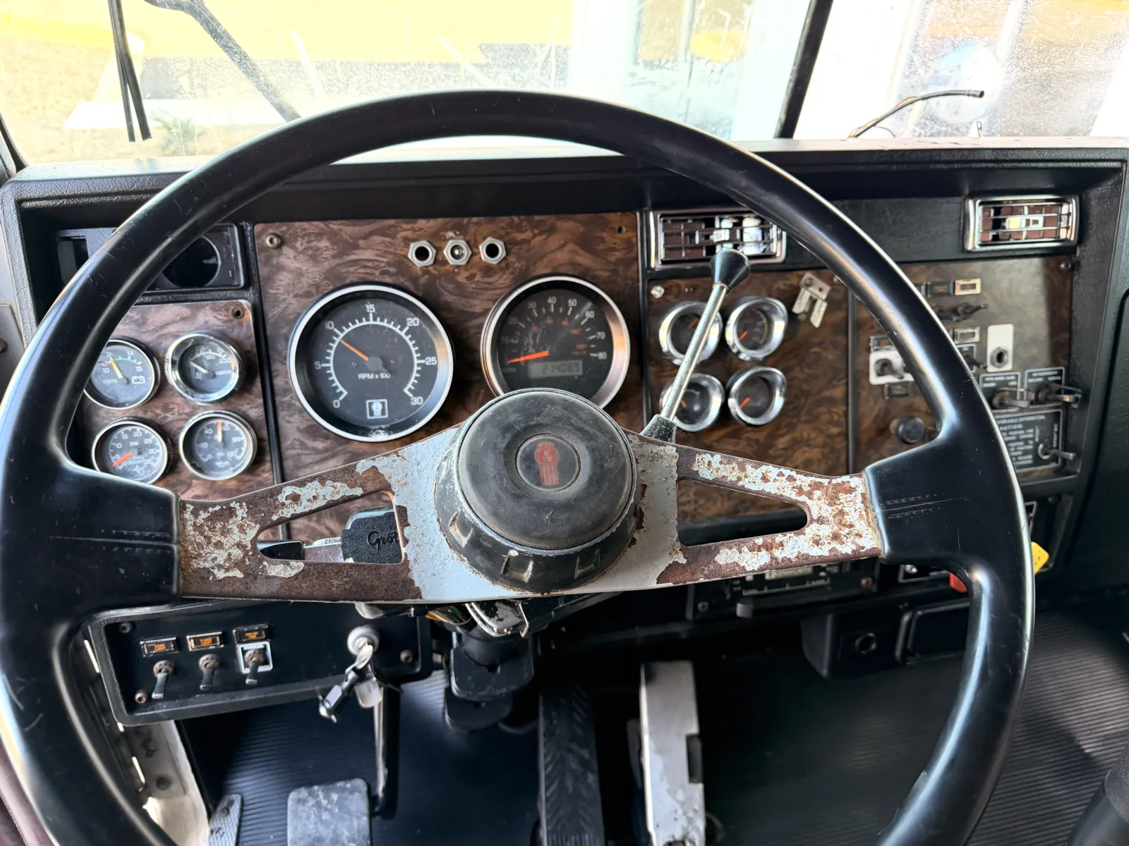 1995 Kenworth T800 - image 17