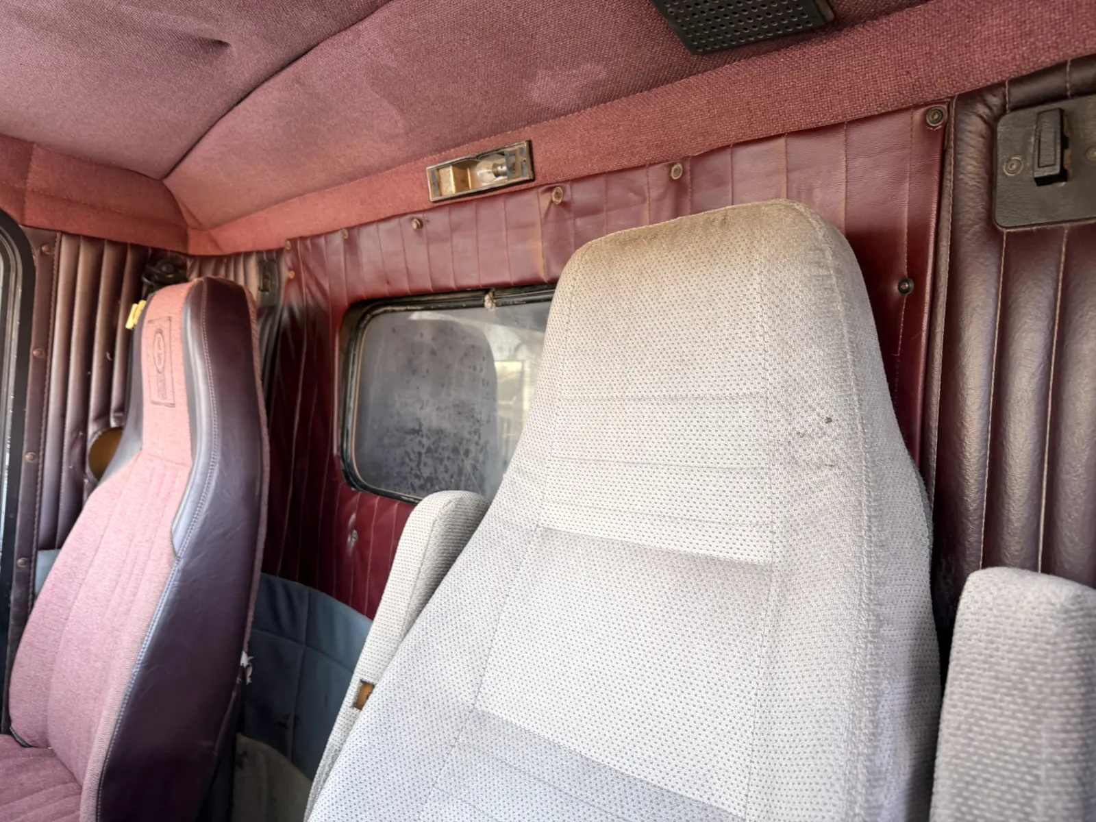 1995 Kenworth T800 - image 20