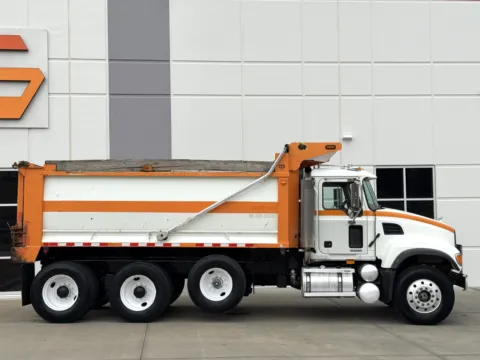 More photos of 2007 MACK CV713 at Forge Truck Centers - South Carolina, SC