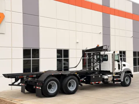 More photos of 2016 MACK GU813 at Forge Truck Centers - South Carolina, SC