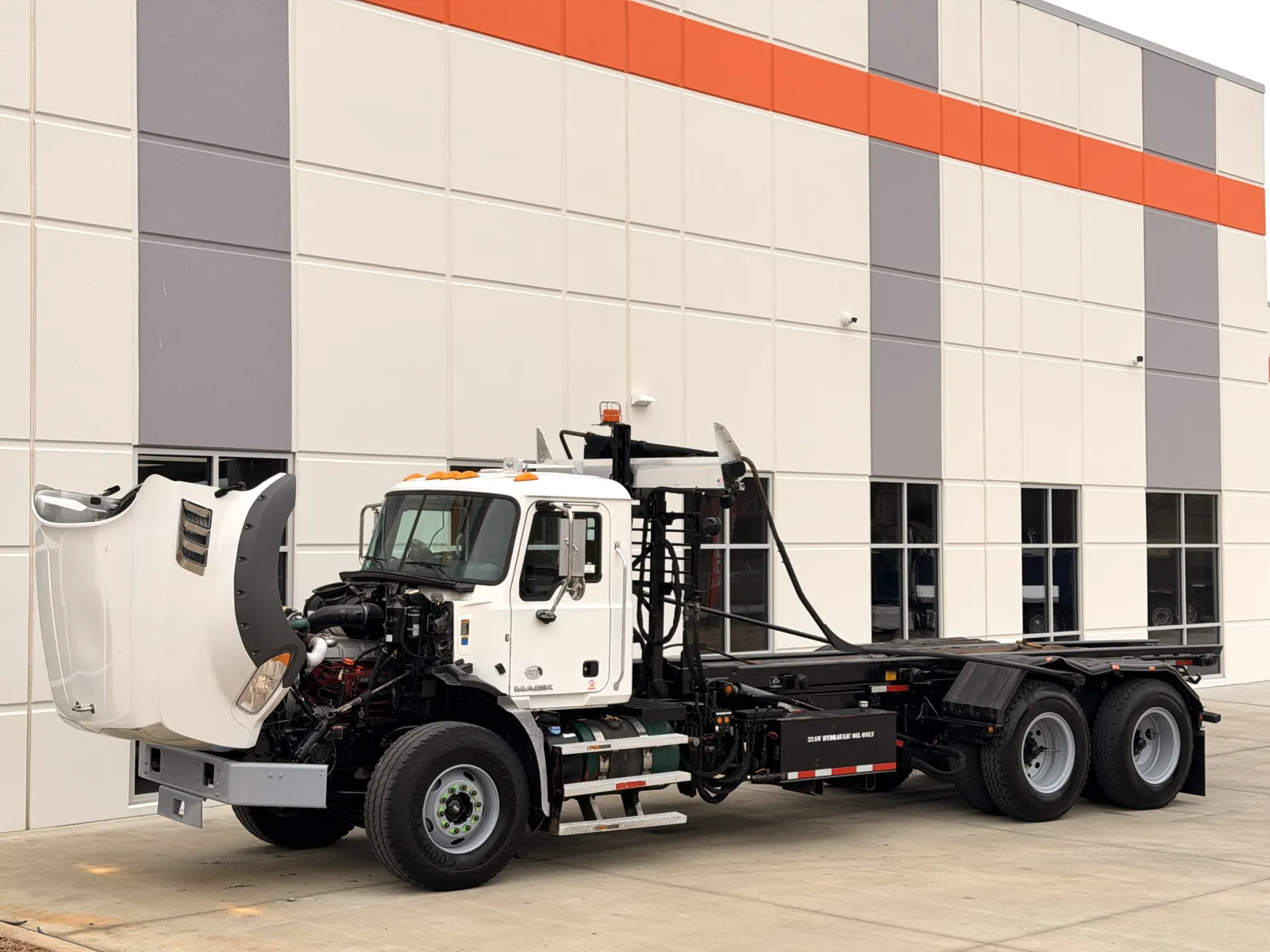 2016 Mack - image 10