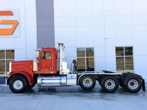 More photos of 2015 PETERBILT 389 at Forge Truck Centers - South Carolina, SC