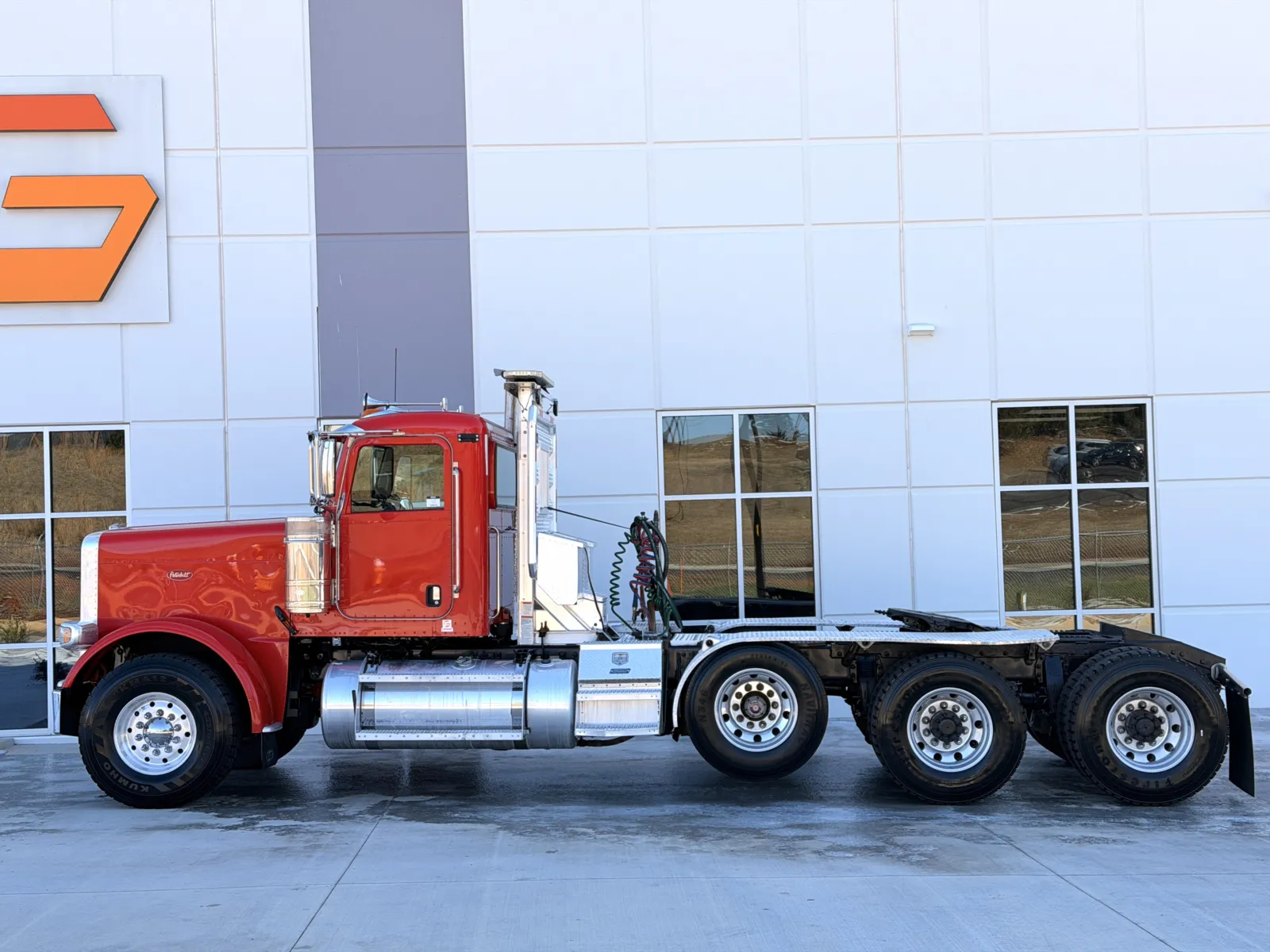 2015 Peterbilt 389 - image 4