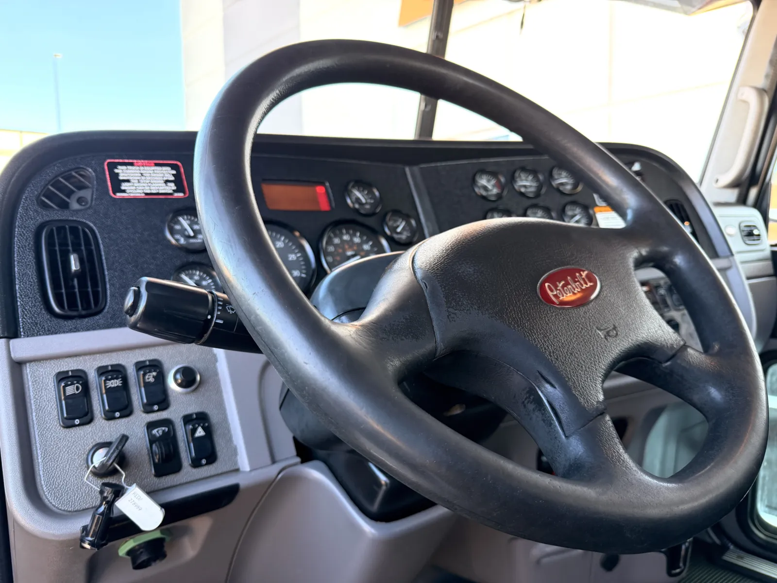 2015 Peterbilt 389 - image 15