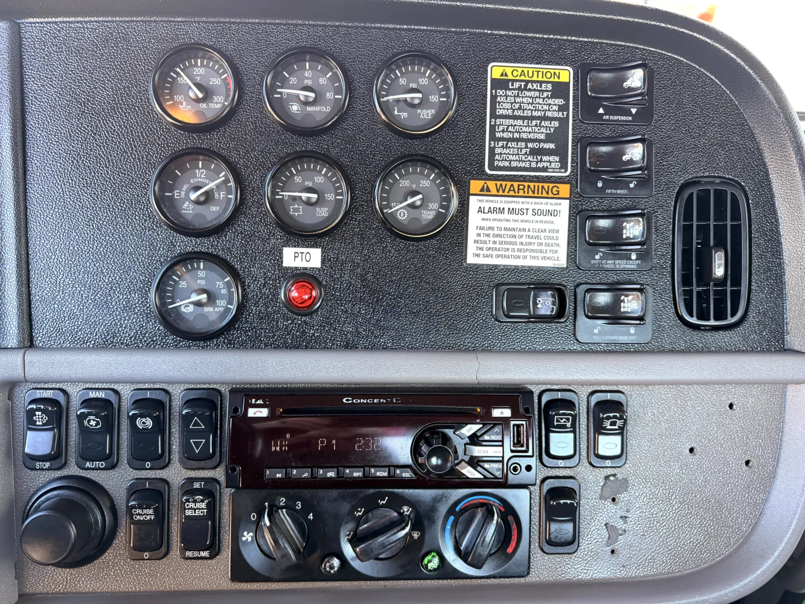 2015 Peterbilt 389 - image 18