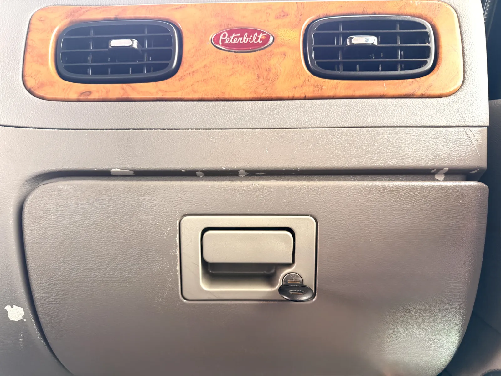 2007 Peterbilt - image 20