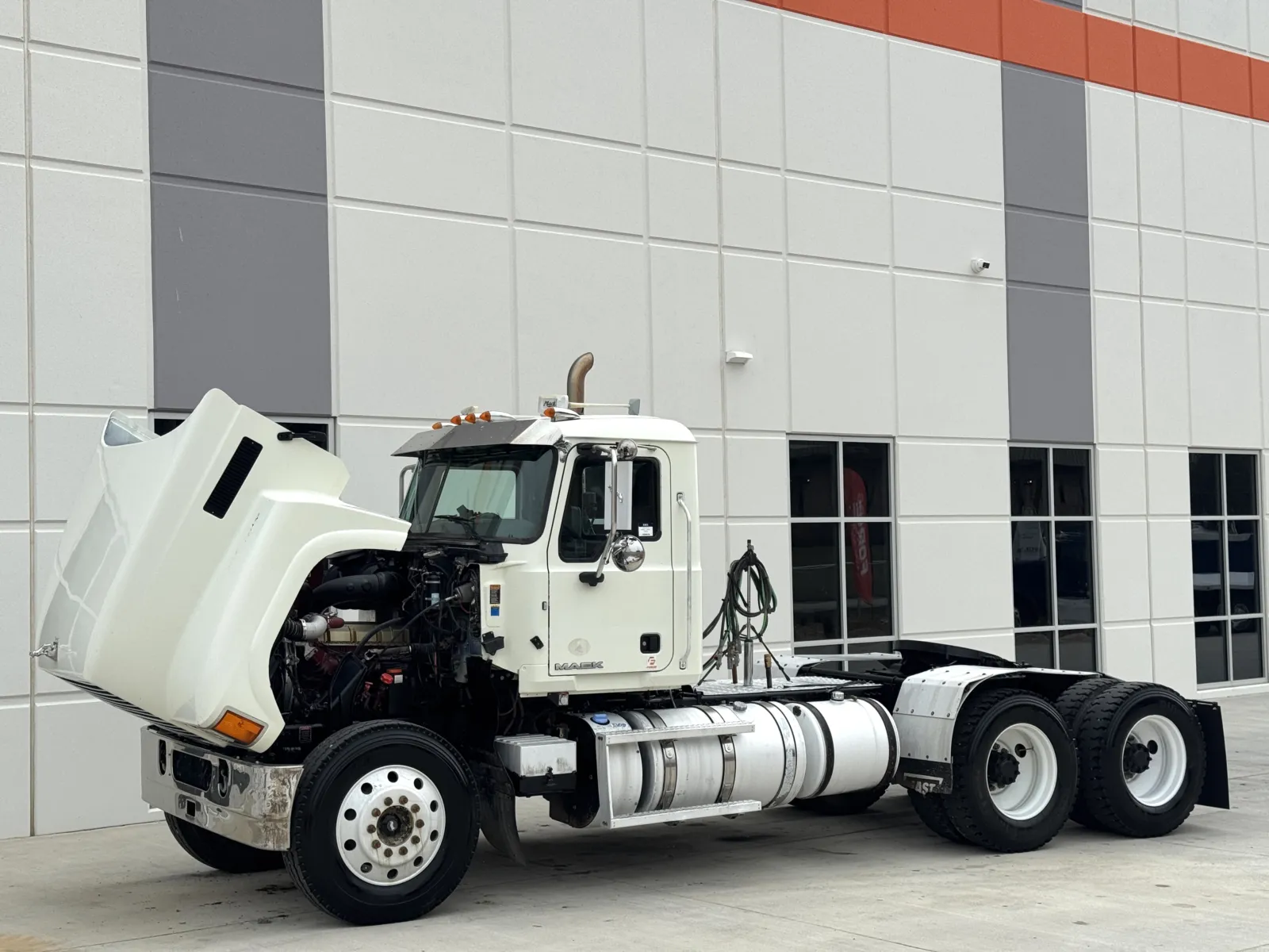 2016 Mack - image 10