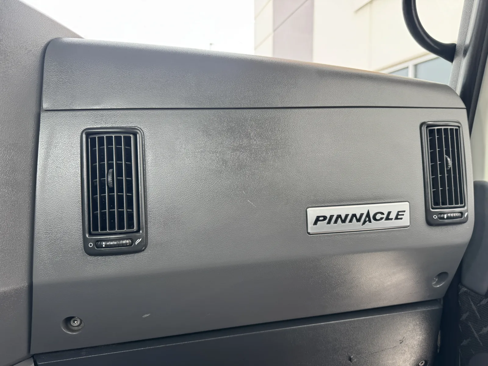 2016 Mack - image 18