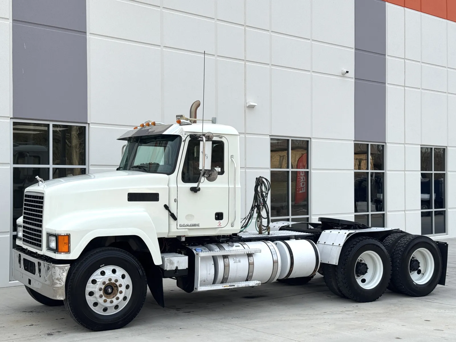 2016 Mack - image 2