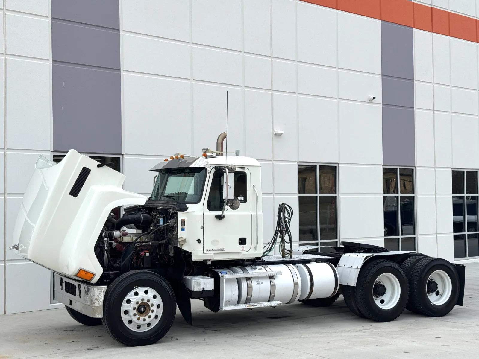 2016 Mack - image 10
