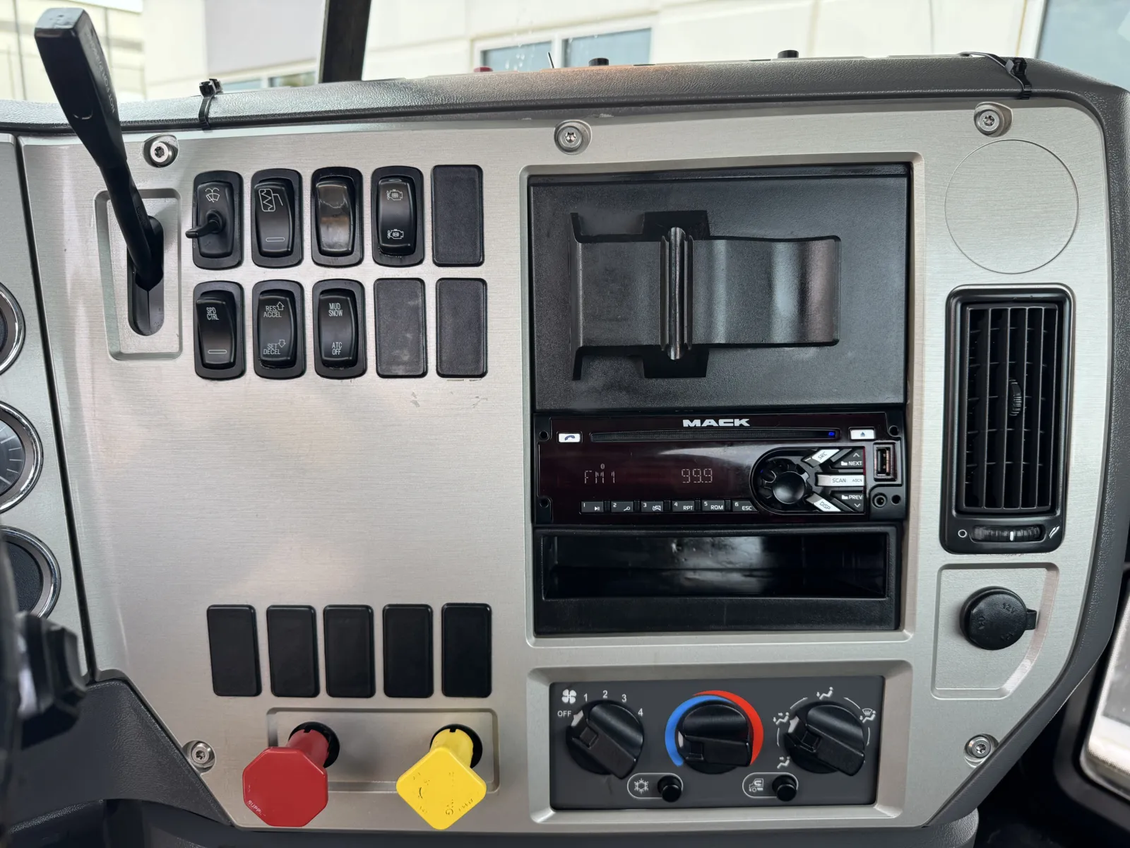 2016 Mack - image 18