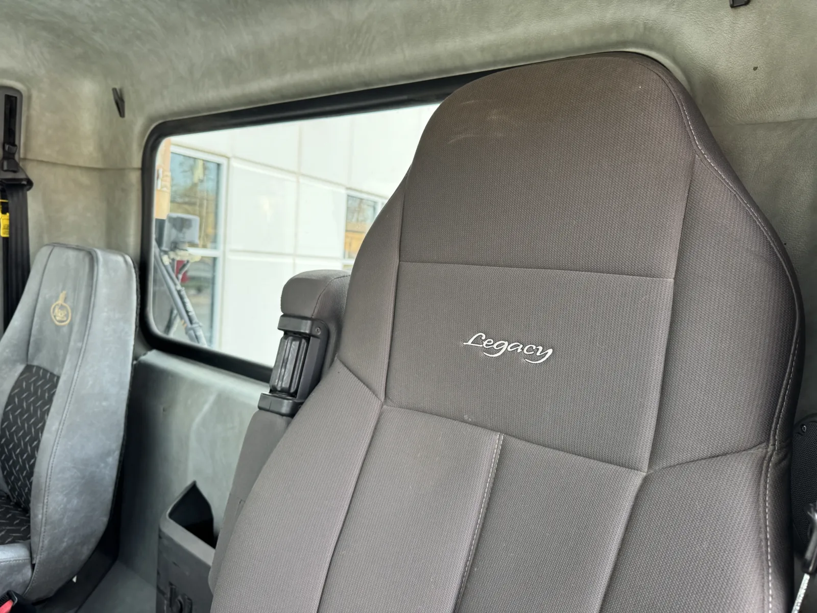 2016 Mack - image 20