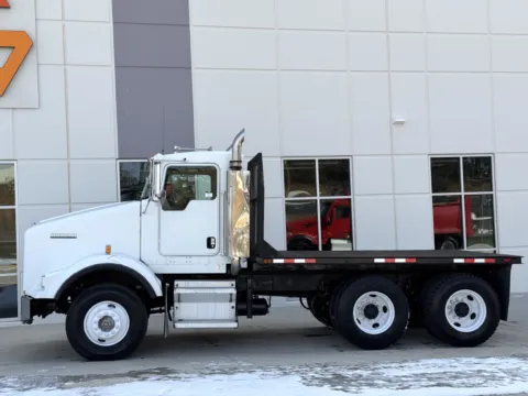 More photos of 2004 KENWORTH T800 at Forge Truck Centers - South Carolina, SC