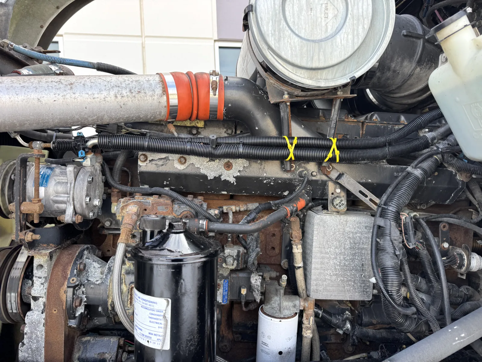 2004 Kenworth T800 - image 12