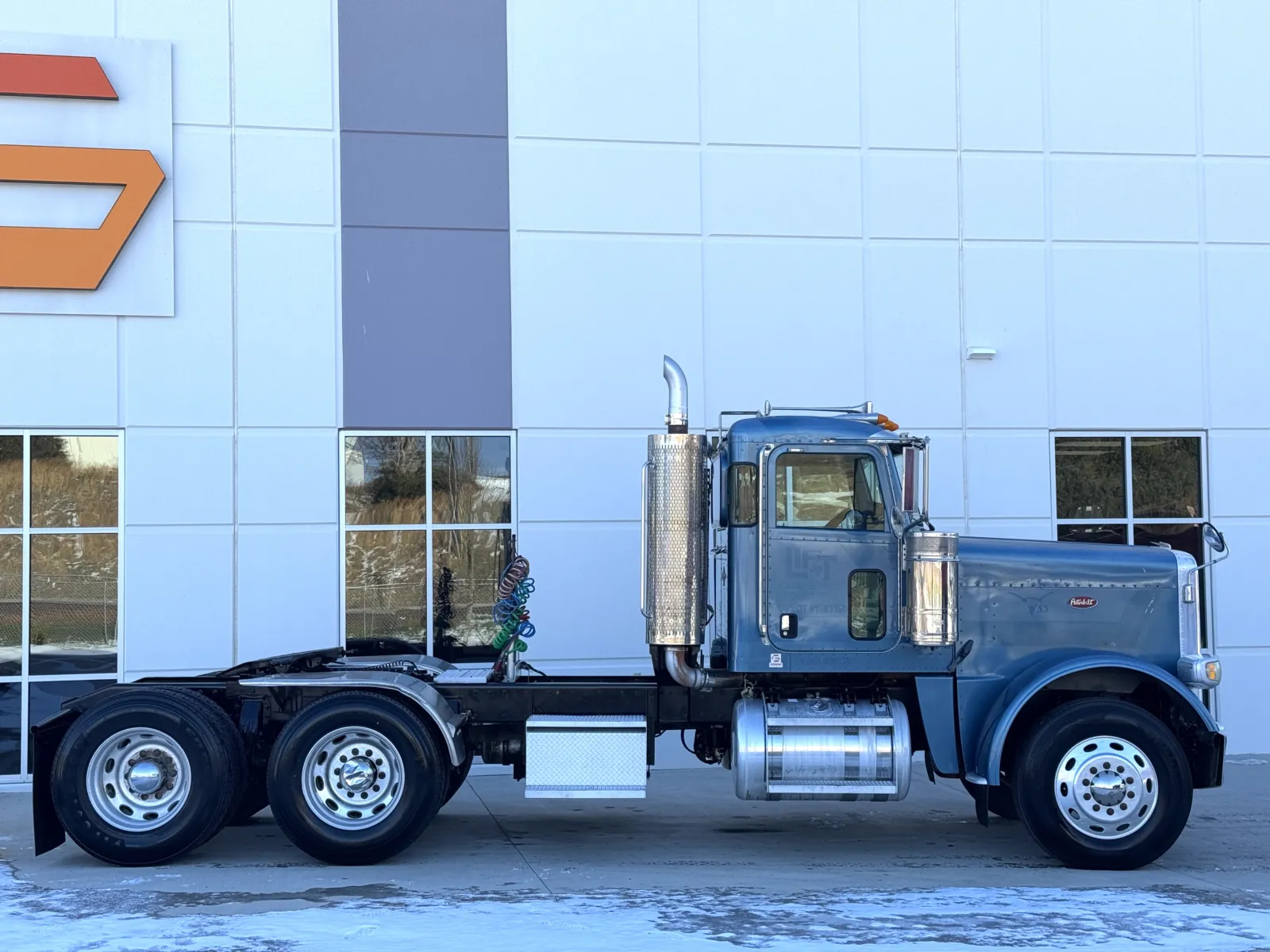 2009 Peterbilt - image 3