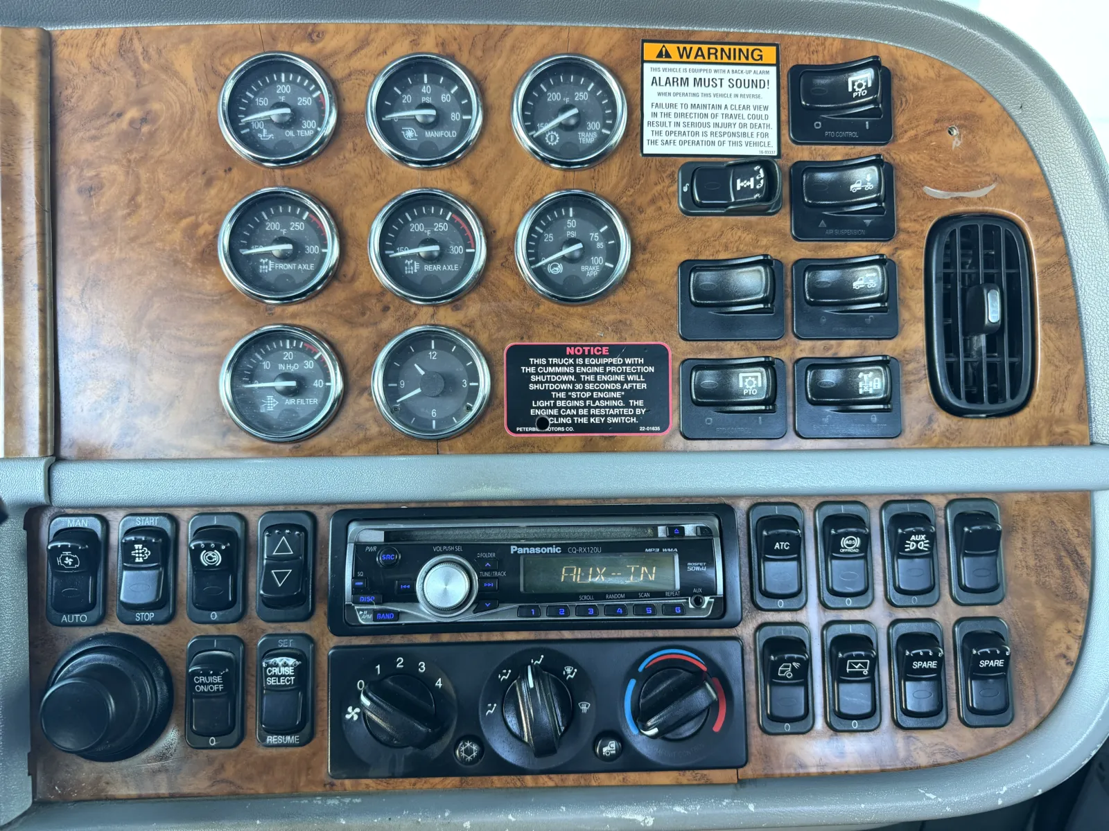 2009 Peterbilt - image 18