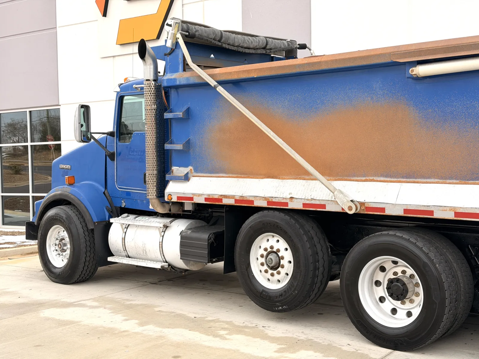 2011 Kenworth T800 - image 9