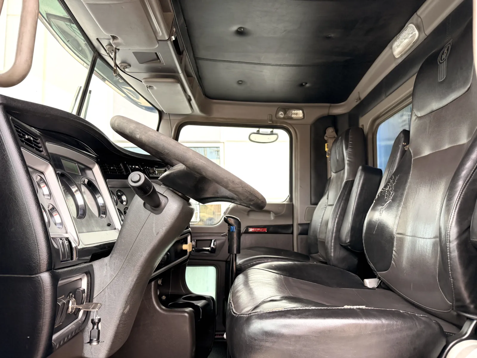 2011 Kenworth T800 - image 15