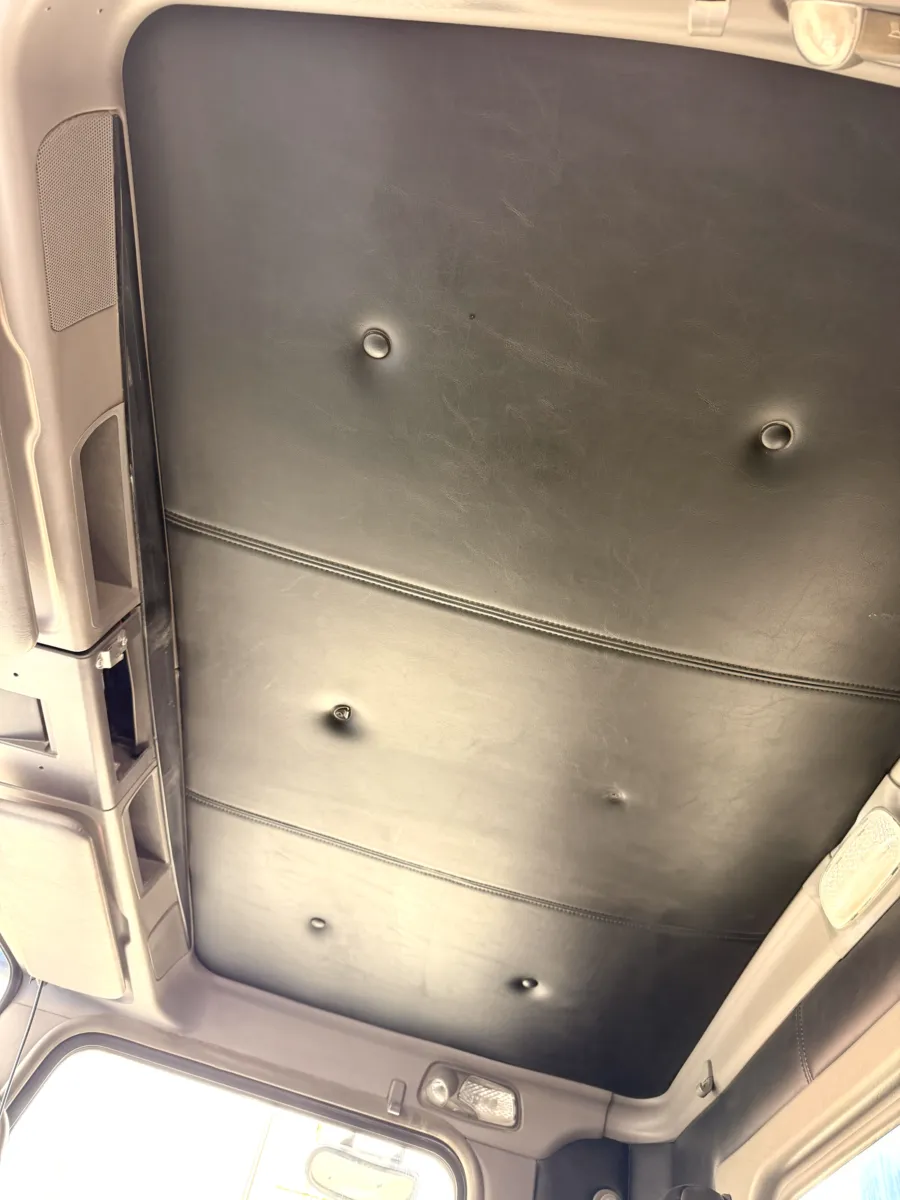 2011 Kenworth T800 - image 22