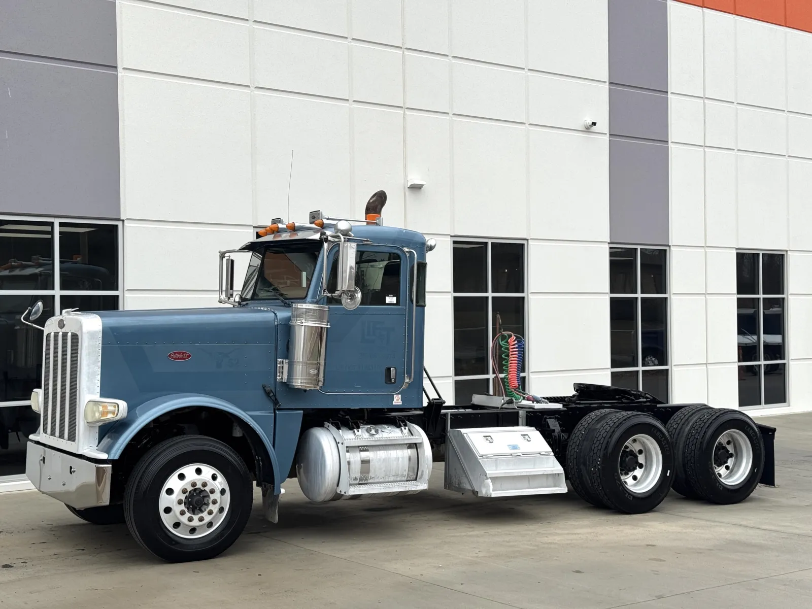 2009 Peterbilt - image 2