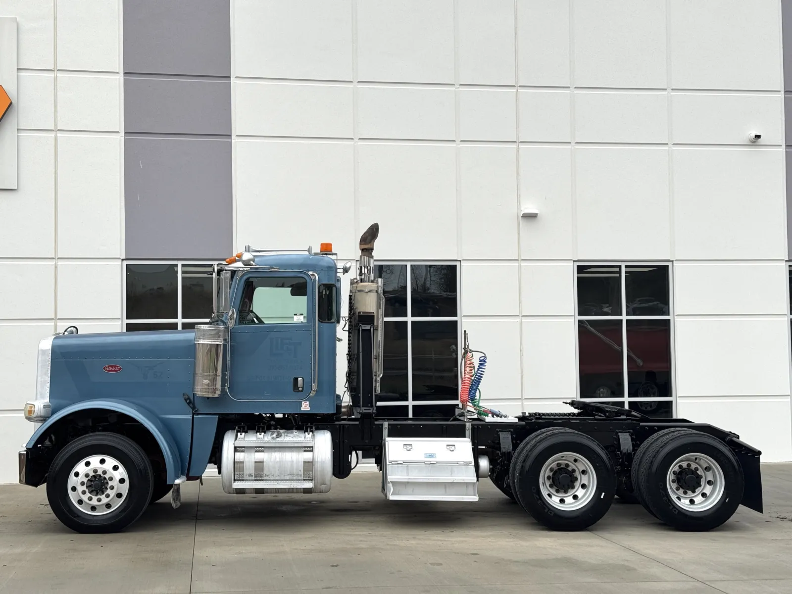 2009 Peterbilt - image 4