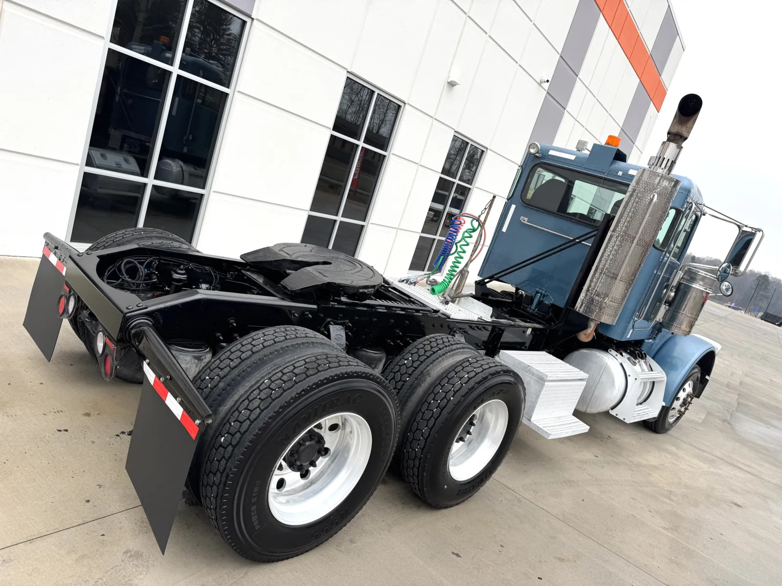 2009 Peterbilt - image 11