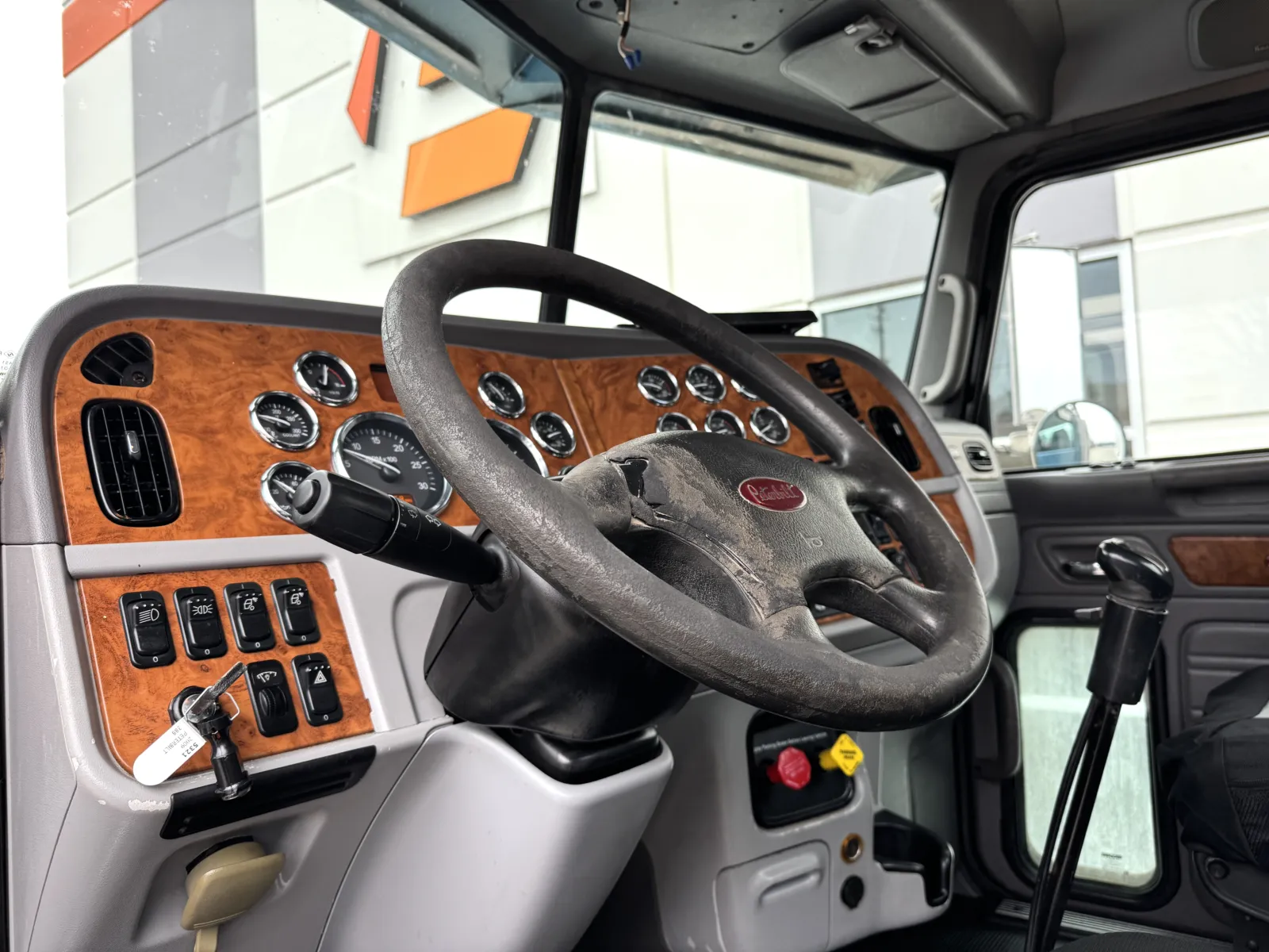 2009 Peterbilt - image 15