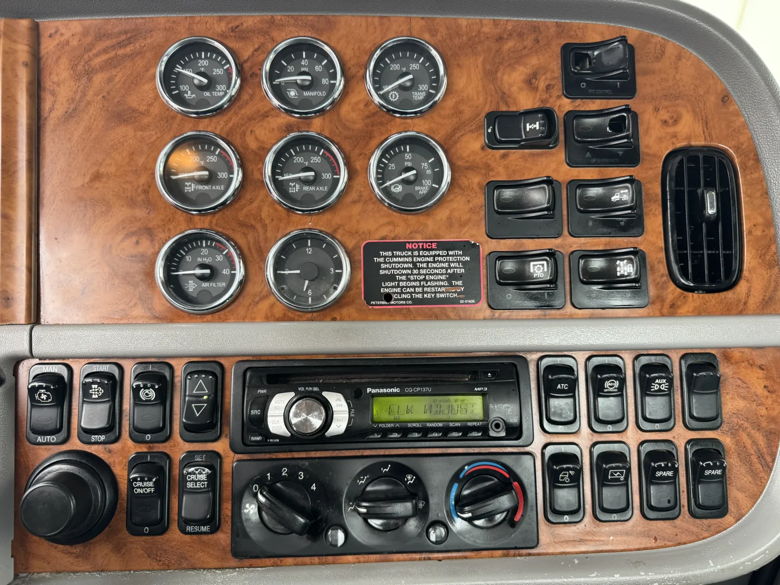 2009 Peterbilt - image 18