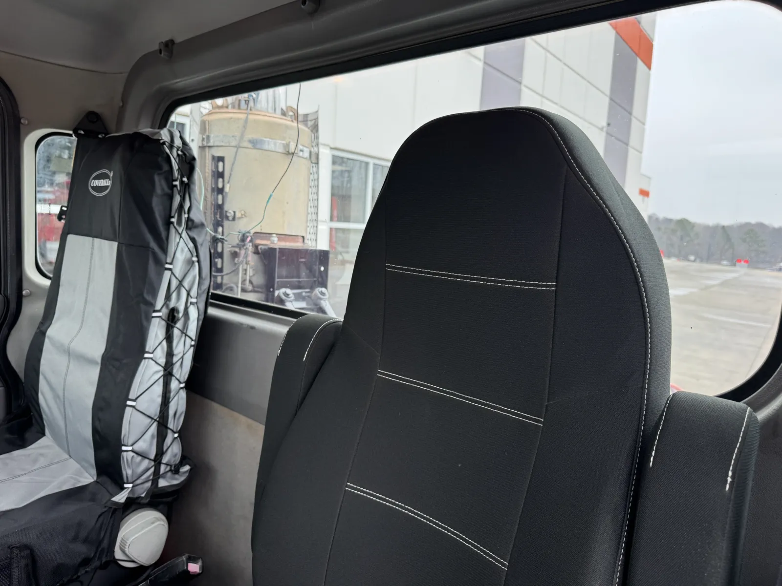 2009 Peterbilt - image 20