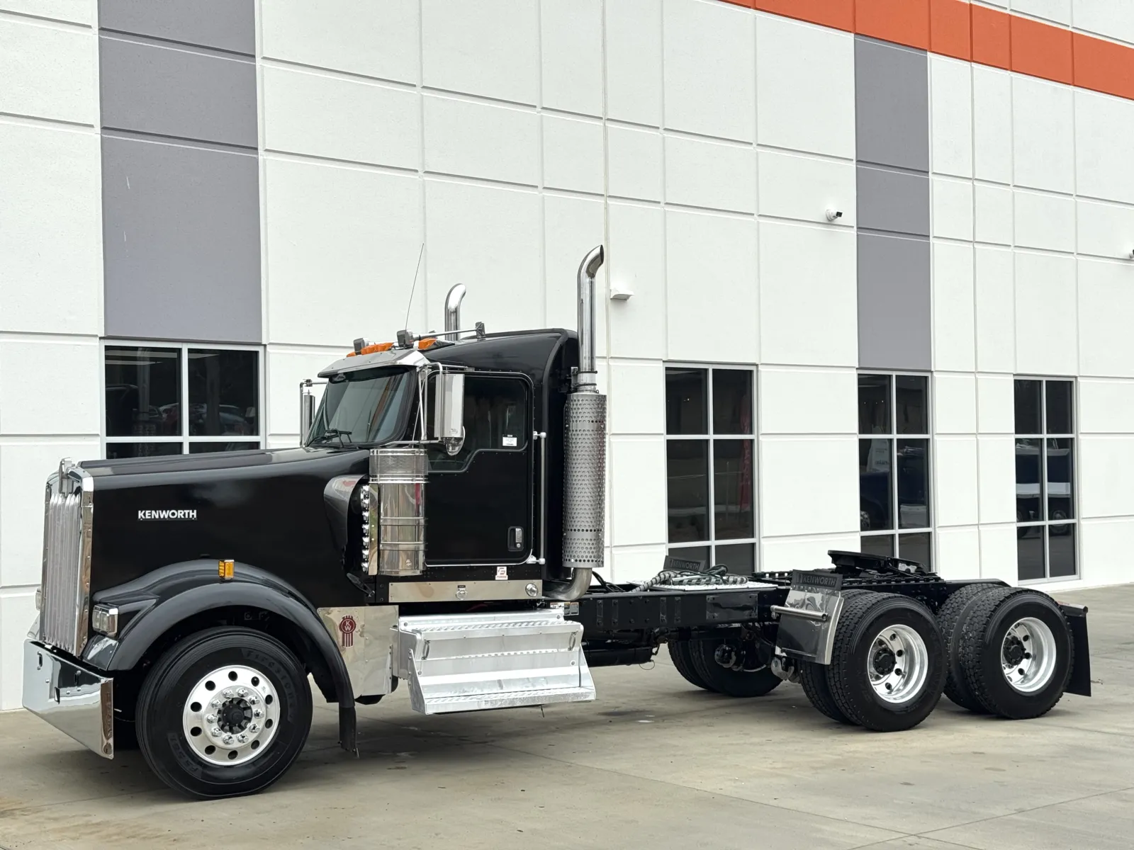 2023 Kenworth W900 - image 2