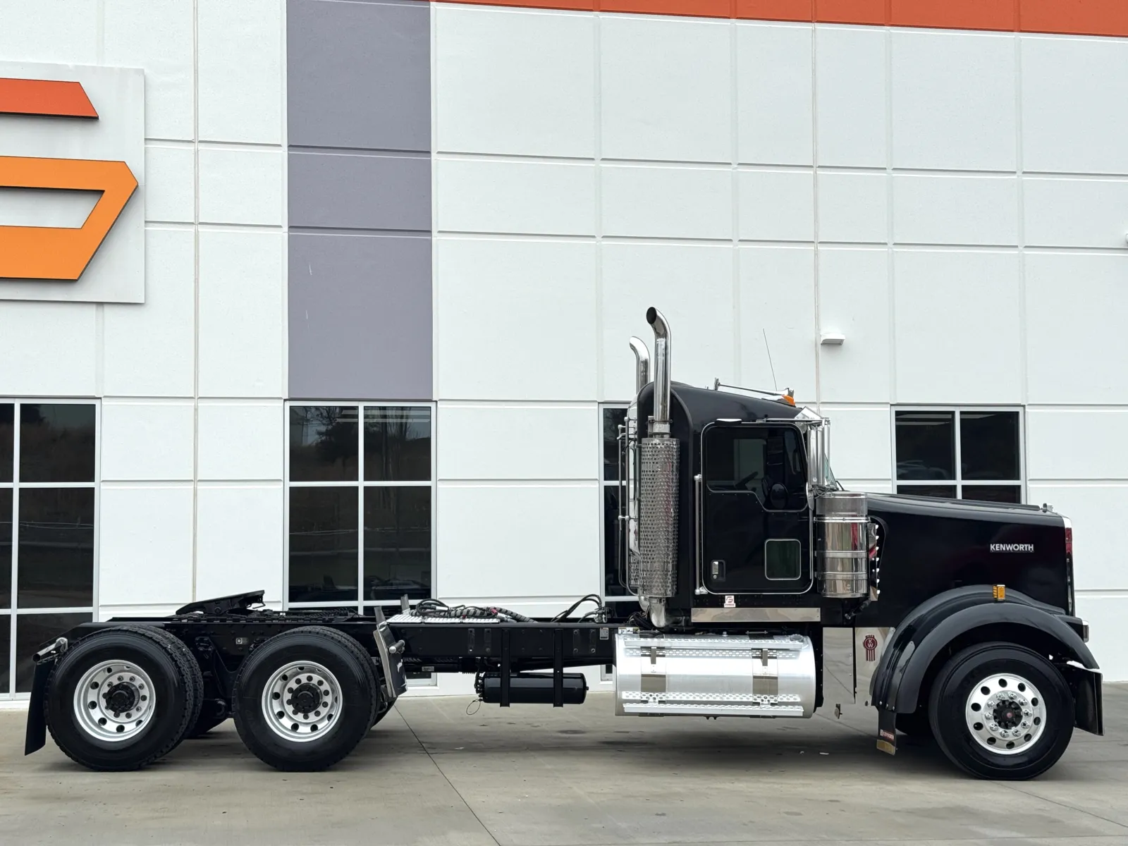 2023 Kenworth W900 - image 3