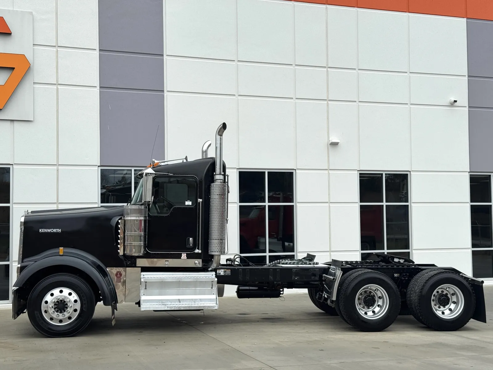 2023 Kenworth W900 - image 4