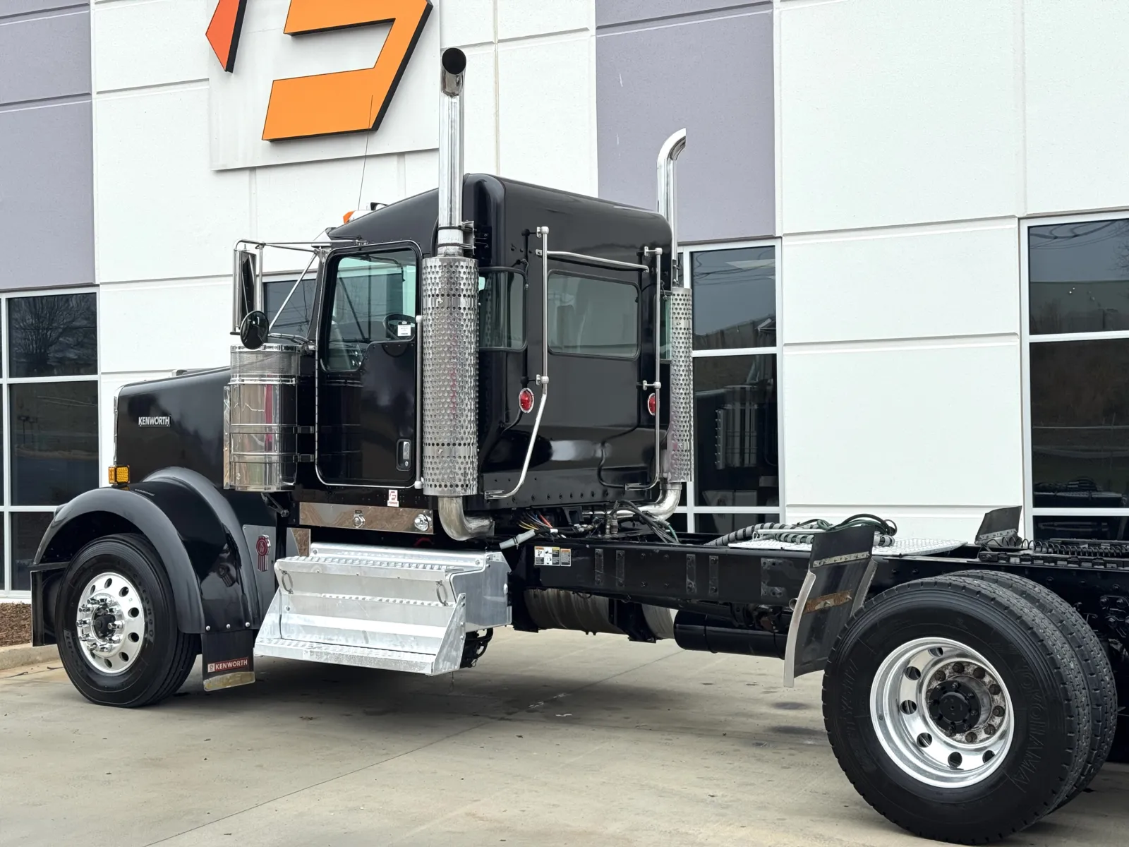 2023 Kenworth W900 - image 8