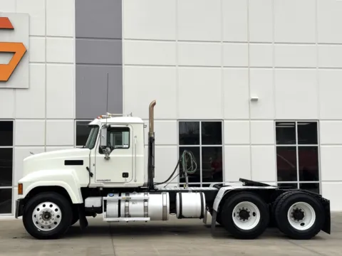 More photos of 2016 MACK CHU613 at Forge Truck Centers - South Carolina, SC