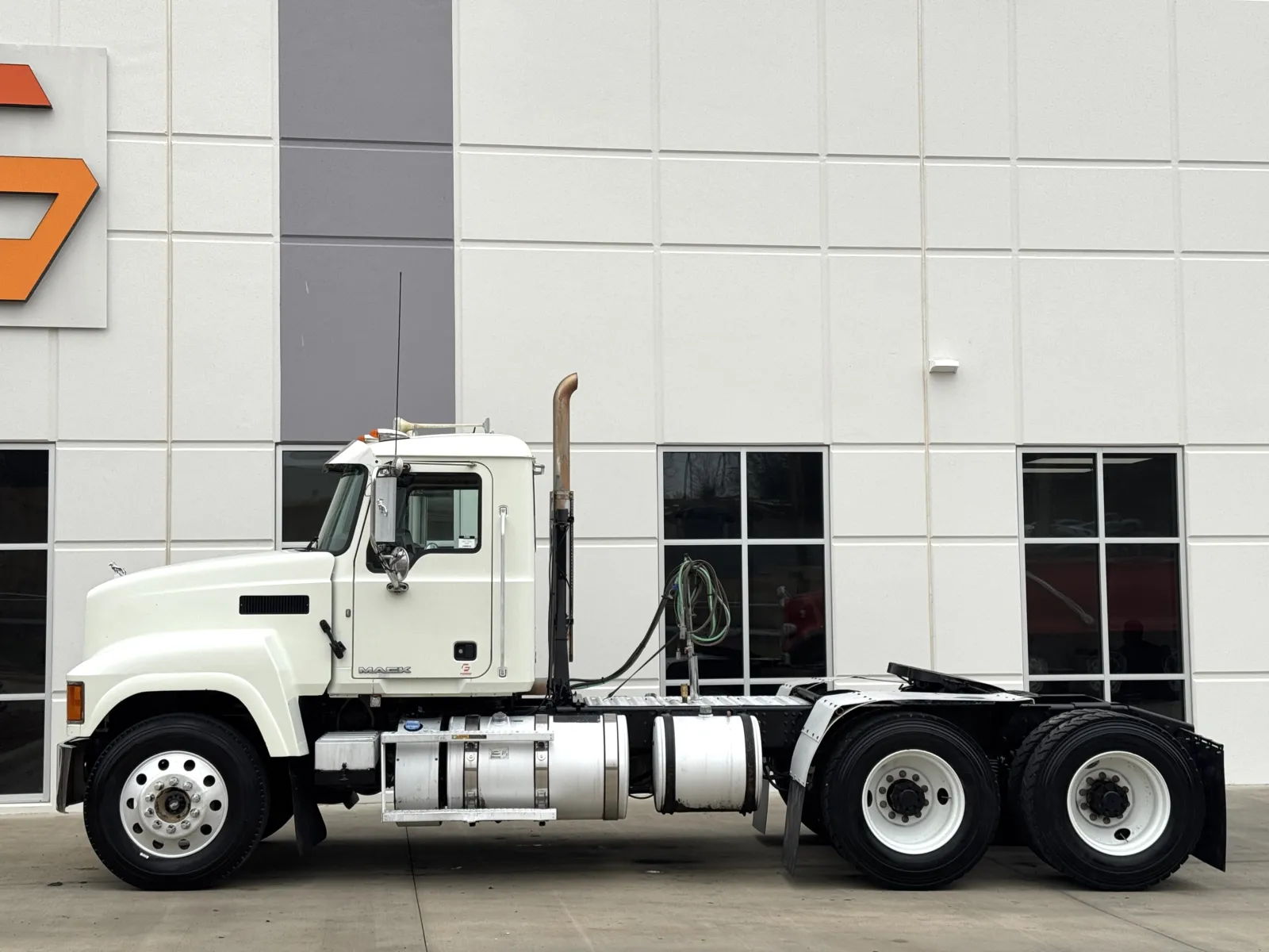 2016 Mack - image 4