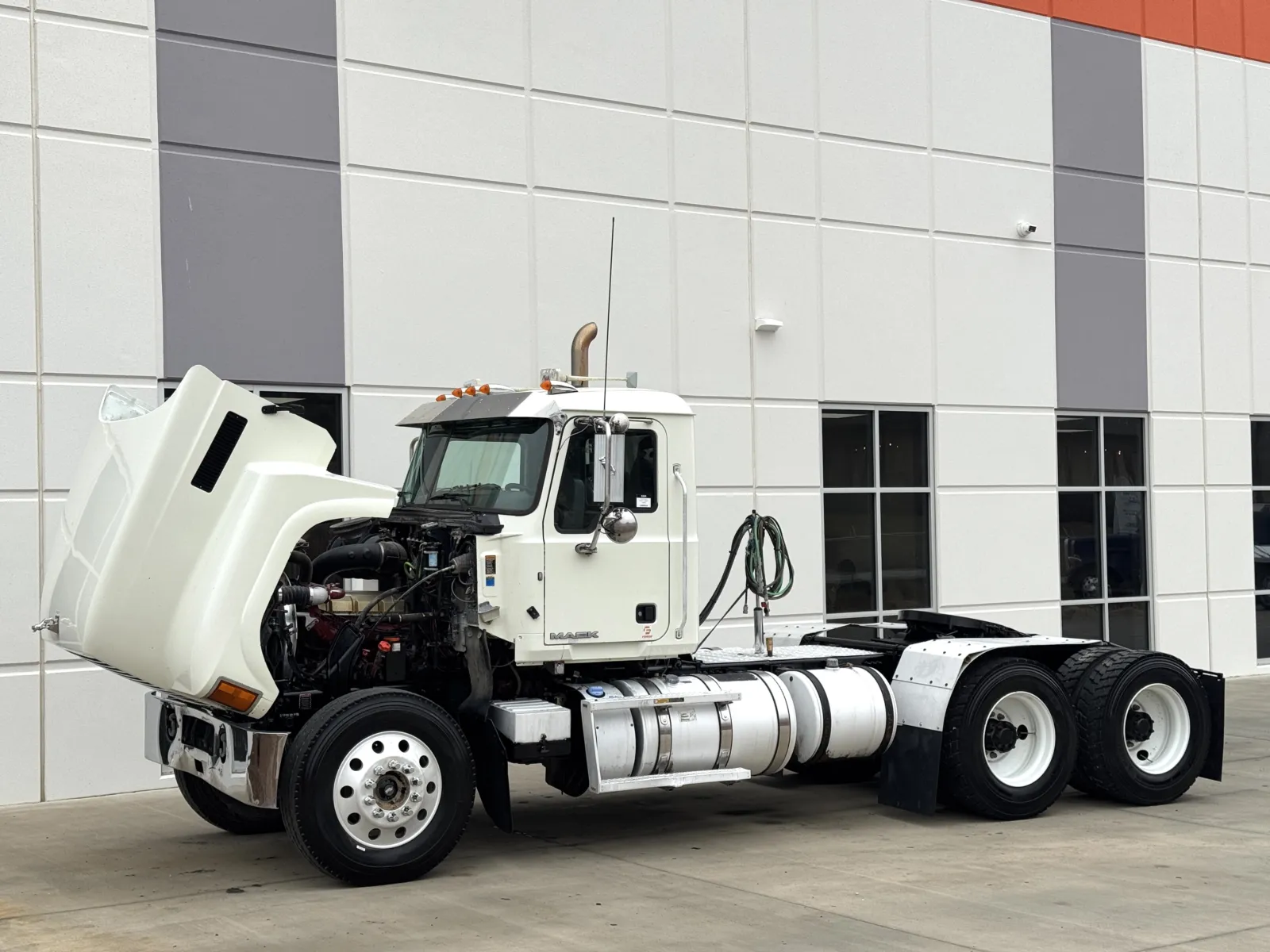 2016 Mack - image 10