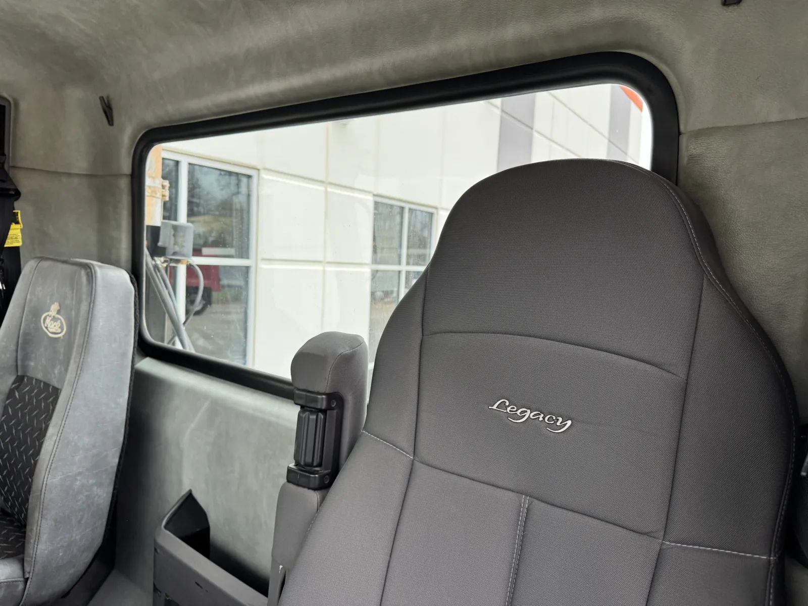 2016 Mack - image 20