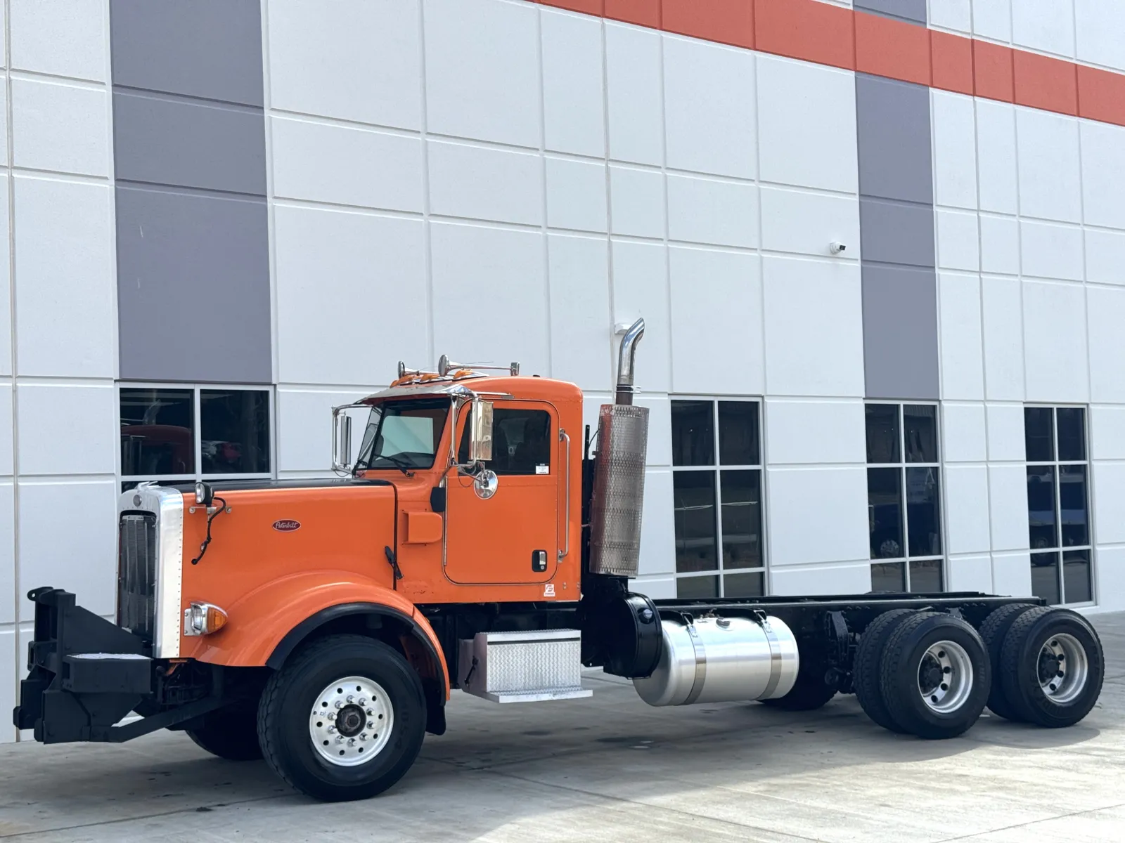 2012 Peterbilt - image 2