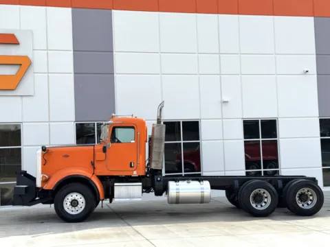 More photos of 2012 PETERBILT 367 at Forge Truck Centers - South Carolina, SC