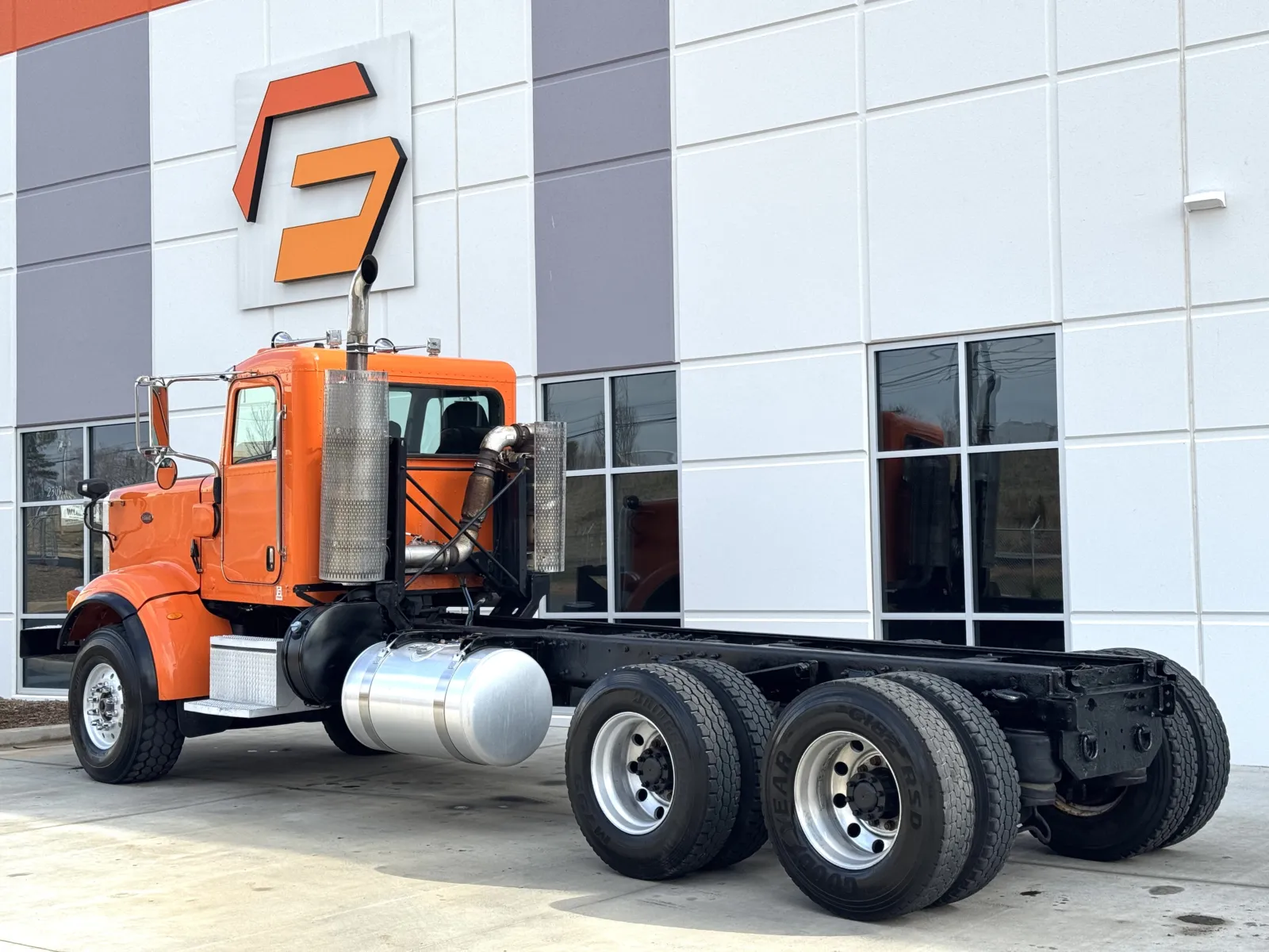 2012 Peterbilt - image 6