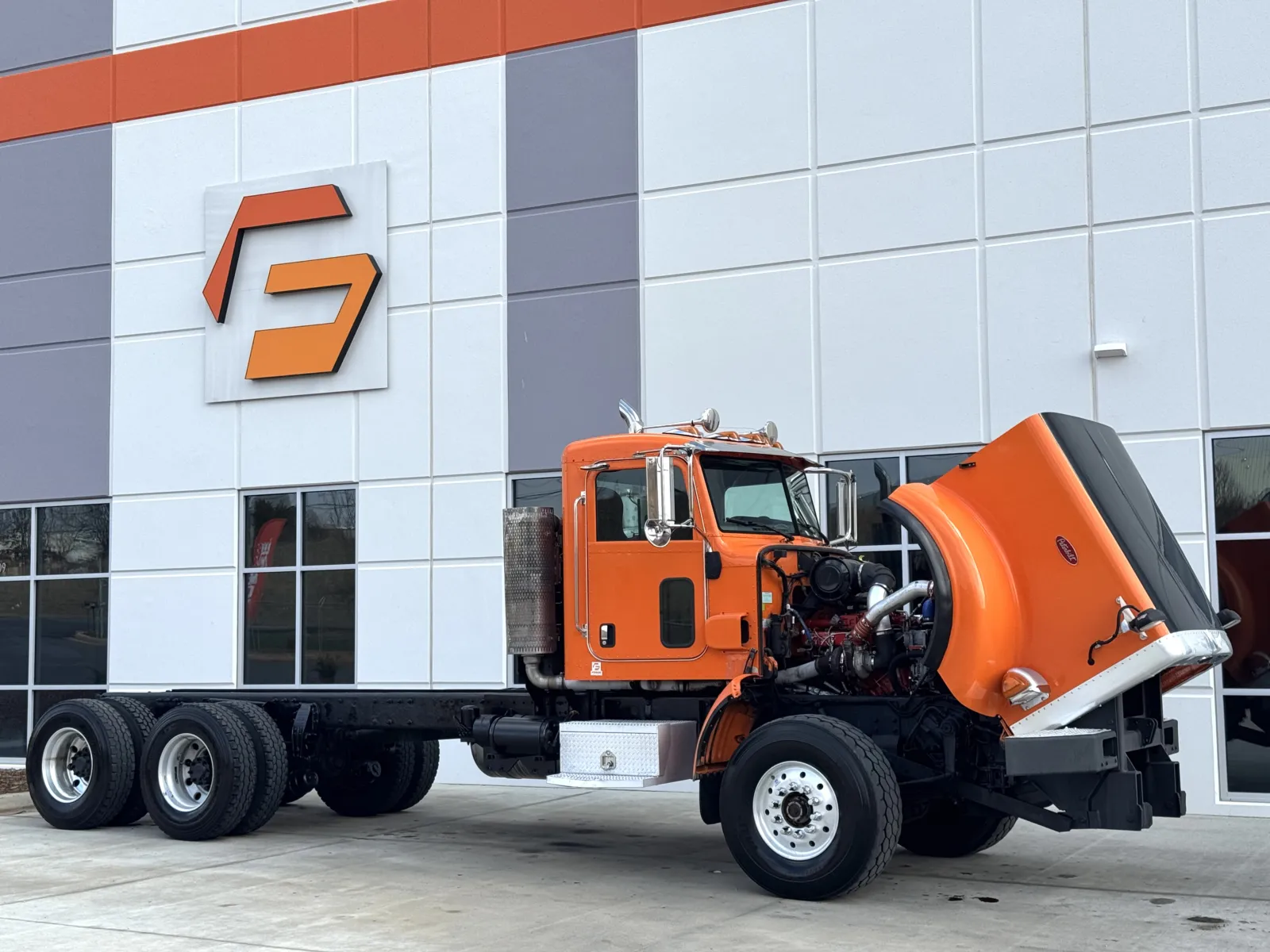 2012 Peterbilt - image 9