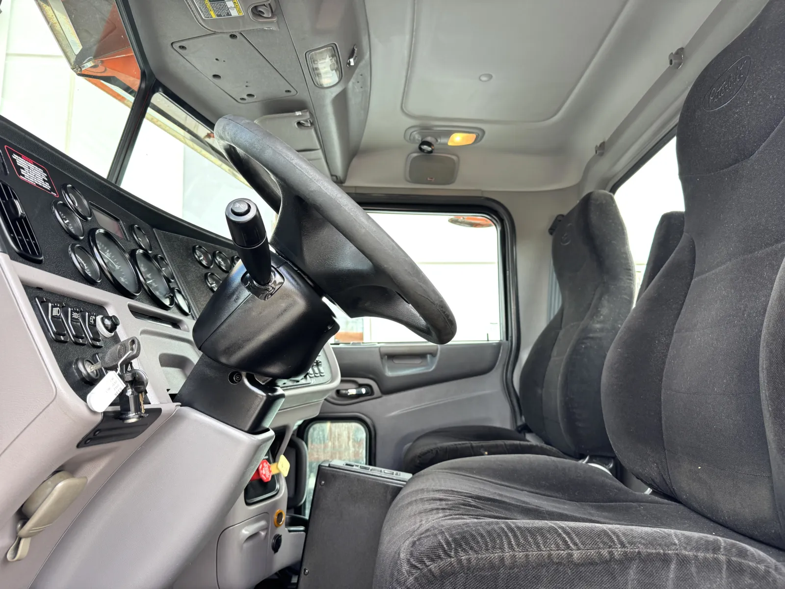 2012 Peterbilt - image 14