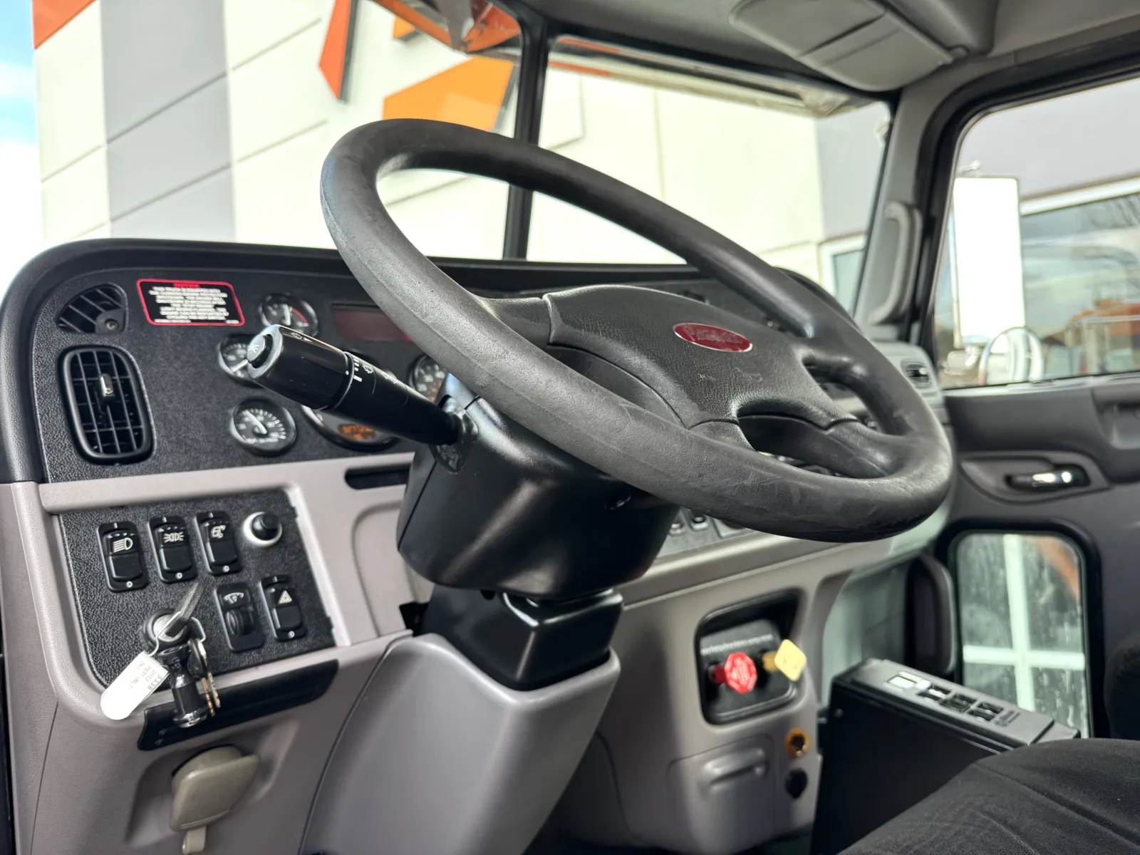 2012 Peterbilt - image 15